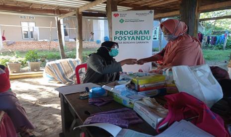 Relawan Rumah Zakat desa berdaya Garanta, Kecamatan Ujung Loe, Kabupaten Bulukumba kembali melaksanakan Posyandu lansia (Ramah Lansia) di Padange Dusun Tanru Tedong bersama Bidan Desa garanta, Selasa (14/9).