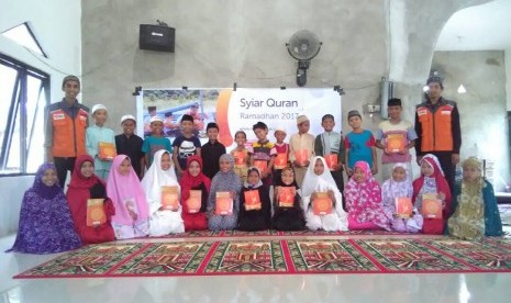 Relawan Rumah Zakat Makassar salurkan Alquran ke delapan kota di Sidrap