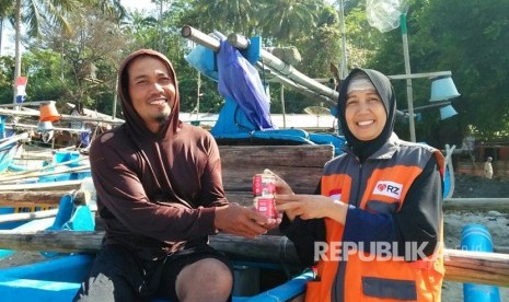 Relawan Rumah Zakat Sukabumi melakukan penyaluran kornet Superqurban di Wilayah Jampang Kulon pada Selasa (8/8), dalam rangka ikut berpartisipasi pada acara  Reuni Akbar Relawan Kemanusiaan se-Kabupaten Sukabumi.