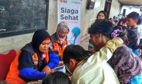 Relawan RZ gelar aksi Siaga Sehat untuk pengungsi Sinabung di  Desa Suka Nalu, Kec. Naman Teran, Kab. Karo, Sumatera Utara, Rabu (25/5) Foto: Istimewa