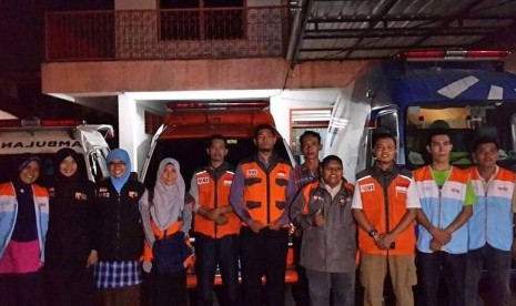 Relawan RZ salurkan bantuan ambulans ke Aceh.