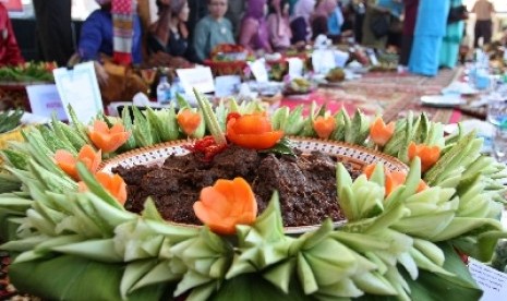 Rendang merupakan salah satu hidangan khas Indonesia yang dijadikan makanan ikonik negeri ini.