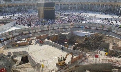 Zamzam, Hadiah Bagi Perjuangan Siti Hajar. Renovasi pengelolaan air sumur Zamzam di Makkah (13/11).