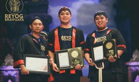 Reog Universitas Brawijaya (UB) menyabet penghargaan juara umum dalam Festival Nasional Reyog Ponorogo XXV 2018. 