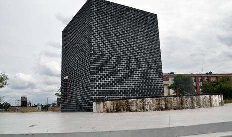 Replika Kabah dengan ukuran sebenarnya yang sudah selesai pembangunannya dan bisa digunakan calon jamaah haji atau umrah untuk melakukan manasik tawaf sebanyak tujuh kali mengelilingi Kabah.