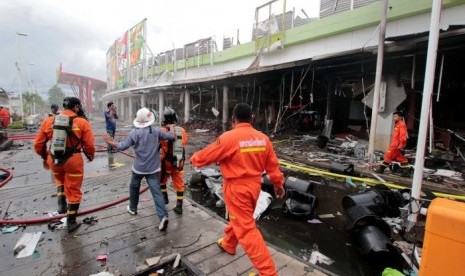 Rescue workers patrol a blast site outside a supermarket in Pattani, Thailand.