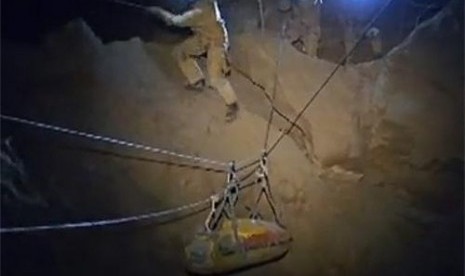 Rescuers help transport injured researcher Johann Westhauser inside the Riesending cave in Untersberg, south of Munich on June 16, 2014.