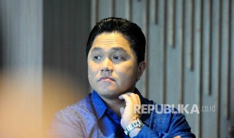 residen Direktur PT Mahaka Media Erick Thohir seusai menyerahkan laporan data aset dan hartanya dalam program pengampunan pajak (tax amnesty) di Kantor DJP Wajib Pajak Besar, Sudirman, Jakarta, Rabu (14/9).