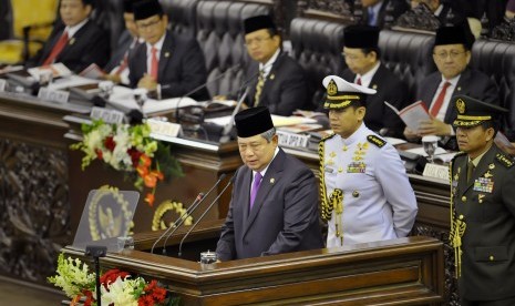 residen RI Susilo Bambang Yudhoyono menyampaikan pidato kenegaraan dalam sidang bersama DPR - DPD RI di Gedung Nusantara, Kompleks Parlemen Senayan, Jakarta, Jumat (15/8). 