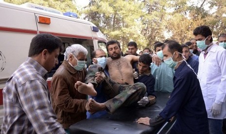 Residents and medics transport a Syrian Army soldier, wounded in what they said was a chemical weapon attack near Aleppo, to a hospital March 19, 2013. 