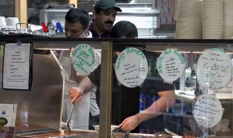 Restoran Halal di Amerika. Gubernur Negara Bagian Kalifornia izinkan restoran menjamu kembali pelanggan. Ilustrasi.