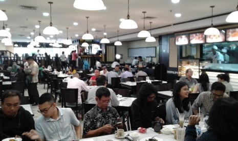 Restoran Tea Garden memiliki lebih dari 400 menu yang tersedia setiap harinya.