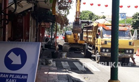 Revitalisasi kawasan pedestrian sisi barat Malioboro dimulai Senin (12/3) dengan pembongkaran jalan. 