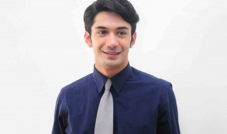 Reza Rahadian.