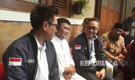 Rhoma Irama dan Zulkifli Hasan menggelar konferensi pers usai pertemuan tertutup di kediaman Rhoma Irama di Mampang, Jakarta, Rabu (28/12).