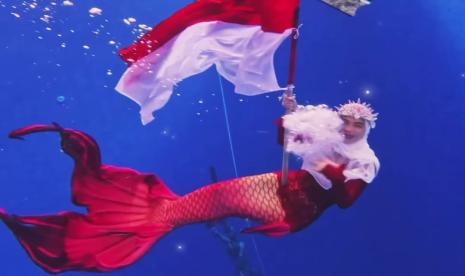 Ria Ricis berkostum mermaid untuk rayakan HUT RI ke 78.