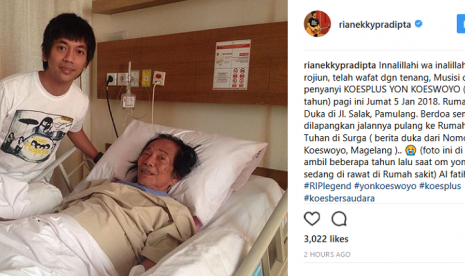 Rian D'MASIV saat menjenguk Yon Koeswoyo beberapa tahun lalu.