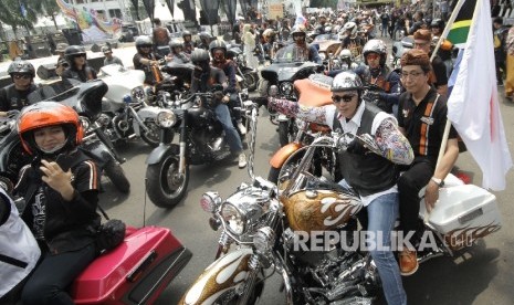 Ribuan anggota Harley Davidson Club Indonesia (HDCI) sedang berkumpul di Bandung.