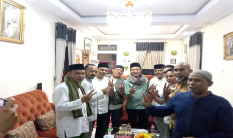 Ribuan anggota Ikatan Keluarga Minang (IKM) di Kabupaten Bandung dengan tegas menyatakan dukungan totalnya kepada pasangan calon Bupati dan Wakil Bupati Bandung nomor urut 2, Dadang Supriatna-Ali Syakieb.