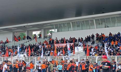 Ribuan buruh memadati Stadion Madya, Senayan, Jakarta Pusat untuk memperingati Hari Buruh Internasional (May Day) pada Rabu (1/5/2024). 