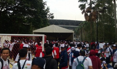 Ribuan Gooners memenuhi acara Arsenal Fair yang dihelat di halaman Stadion Gelora Bung Karno, Senayan, Sabtu (13/7) pagi.