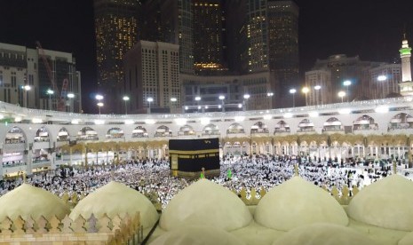 Ribuan jamaah haji melakukan tawaf ifadhah sesuai mabit di Muzdalifah dan Mina. Kemenag Minta Jamaah Haji Siapkan Fisik Prima Jelang Keberangkatan