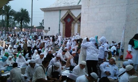 Ribuan jemaah telah memadati Masjid At-Tin dalam Dzikir Akbar, Sabtu (11/3).