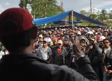 Ribuan karyawan PT Freeport Indonesia di Kuala Kencana, Timika, Papua,  melakukan mogok kerja, Kamis (16/9).