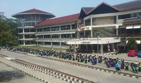 Ribuan mahasiswa baru IPB ikuti pawai kemerdekaan RI ke-72.