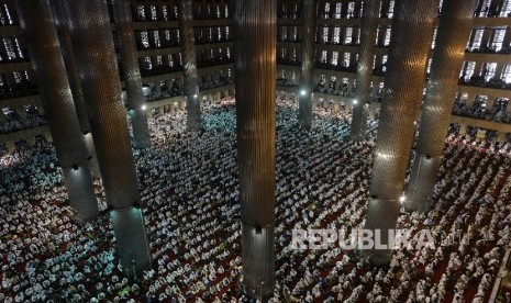 Shalat Jumat di Masjid Istiqlal (ilustrasi)