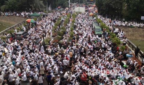 Jamaah shalat jumat di Masjid Istiqlal,  Jumat (4/11). (Republika/Yasin Habibi) 