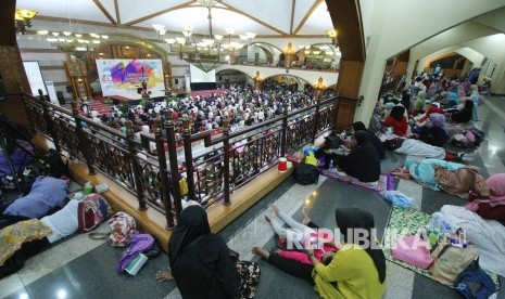 Masjid Al-Ukhuwah dan Pusdai Jabar terapkan protokol kesehatan untuk sholat Jumat. Ilustrasi Masjid Pusdai Jabar.