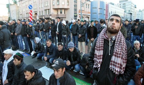 Ribuan muslim di Rusia melaksanakan shalat Idul Adha. 