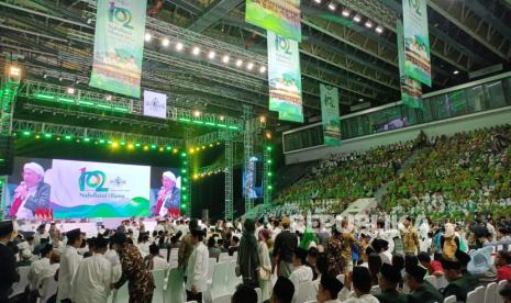 Ribuan Nahdliyyin menghadiri acara Puncak Harlah NU ke-102 di Istora Senayan, Jakarta, Rabu (5/2/2025) malam