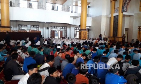 Ribuan pelajar SD dan SMP di Kota Sukabumi mengikuti kegiatan keagamaan. (Ilustrasi)