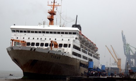 Ribuan pemudik memadati KM Tidar yang bersandar di Pelabuhan Yos Sudarso, Ambon, Maluku, Sabtu (1/6/2019).