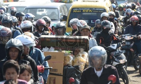  Ribuan pemudik motor mulai memadati Kota Cirebon, Jawa Barat, Rabu (15/7).