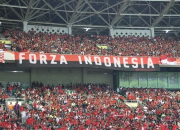 Ribuan pendukung tim Garuda Muda dari berbagai komunitas suporter tanah air yang memadati stadion GBK, jakarta, Minggu, (13/11). (Republika Online/Fafa)