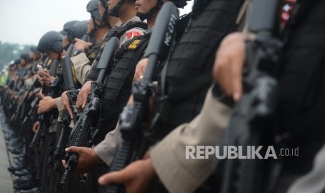 Ribuan personil mengikuti apel di Monumen Nasional, Jakarta.