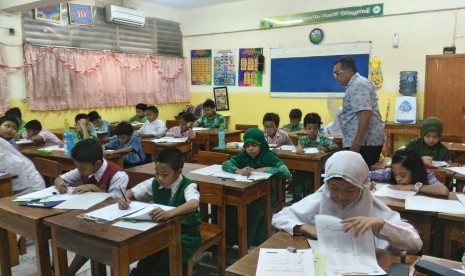 Ribuan siswa SD mengikuti seleksi olimpiade matematika dan IPA dalam ajang OMSI.