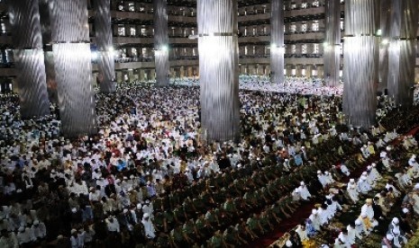  Ribuan umat Islam saat mengikuti shalat Idul Adha di Masjid Istiqlal, Jakarta.