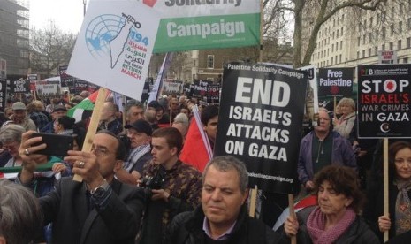 Ribuan warga Inggris berkumpul di London mengecam serangan Israel di Gaza.