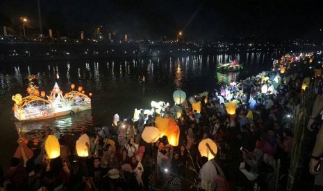 Ribuan warga menerbangkan lampion rayakan hari jadi Kota Semarang