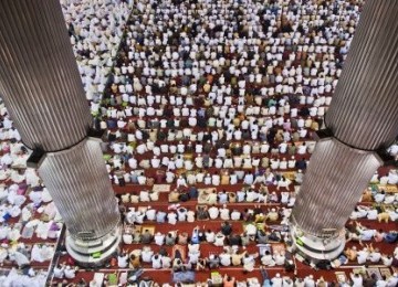 Ribuan warga mengikuti shalat Ied di Masjid Istiqlal, Jakarta, Rabu (31/8). 