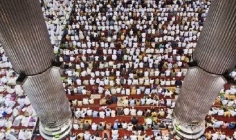 Ribuan warga mengikuti shalat Ied di Masjid Istiqlal, Jakarta. 