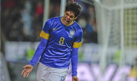 Ricardo Kaka, playmaker timnas Brazil, meluapkan kegembiraannya usai mencetak gol dalam laga uji coba lawan Irak di Stadion Swedbank, Malmo, Kamis (11/10). 