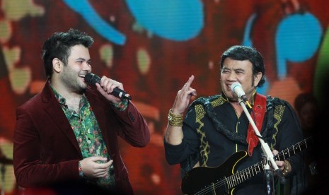 Ridho Rhoma dan Rhoma Irama.