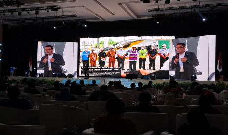 Ridwan Kamil saat menginformasikan soal kereta cepat Jakarta Bandung