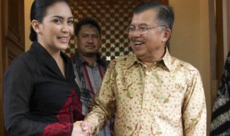 Rieke Diah Pitaloka dan Jusuf Kalla.