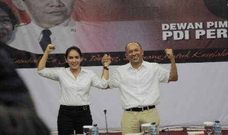 Rieke Diah Pitaloka (kiri), dan Teten Masduki (kanan) diusung PDI Perjuangan sebagai calon Gubernur dan Wakil Gubernur dalam Pilgub Jawa Barat yang berlangsung pada 2013 mendatang.